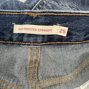 Levi's High Waisted Straight Denim Jeans Distressed Blue Women's Size 25 thumbnail 7