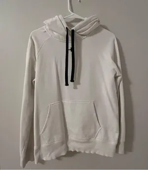 White underarmour hoodie 🤍 thumbnail 3