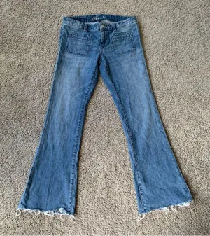 Tommy Hilfiger Women's Flare Jeans Raw Hem Size 6 thumbnail 2