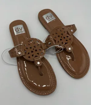 Dolce Vita Gotie Tan Laser-Cut Medallion Thong Sandals with Gold Studs size‎ 6 thumbnail 1