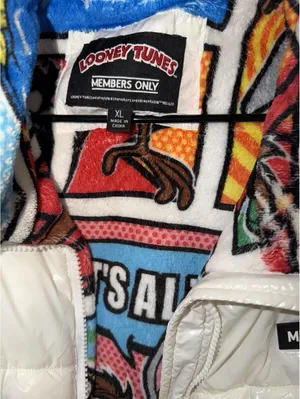 Size XL Women’s MEMBERS ONLY Looney Tunes Puffer Jacket Shiny Beige. thumbnail 7