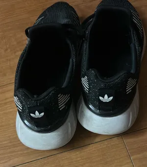 Adidas Sneakers thumbnail 2