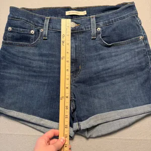 Levi's Mid Length Shorts Dark Wash Cuffed Denim Women Size 30 thumbnail 4