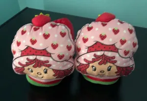 Strawberry shortcake slippers size 6 Pink thumbnail 1