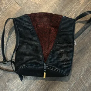 Sondra Roberts Bucket Zip Purse Red‎ Suede Snake Skin Pattern Button Closure thumbnail 5