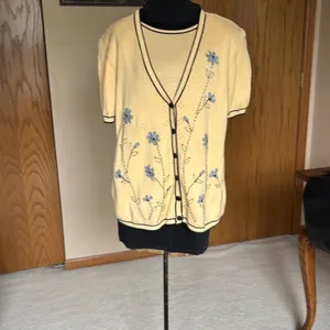 Vintage Alfred Dunner Yellow and Black Floral Cardigan Sweater Medium thumbnail 3