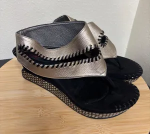 Modzori‎ Reversible Wedge Sandals Size 9 Metallic Pewter Gold Whipstitch Thong thumbnail 1