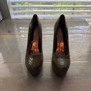 Shoedazzle Green Marisol Snakeskin Heels Sz 9 thumbnail 2