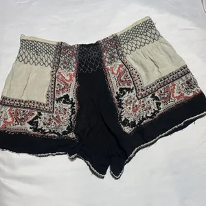 Free People Black, Cream & Red Paisley High-Waist Shorts thumbnail 3