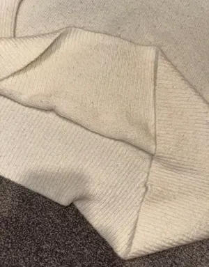 H&M Oversized Creme Sweater thumbnail 2