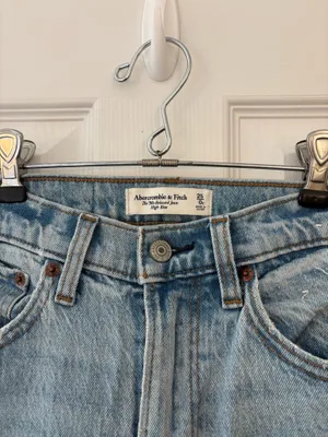 Abercrombie 90s Relaxed High-Rise Jeans thumbnail 2