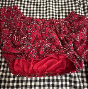 Speechless Red Paisley Off-The-Shoulder Crop Top thumbnail 3