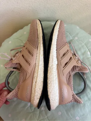 Adidas Ultraboost 4.0 sneakers in the "Ash Pearl size 9.5 thumbnail 3