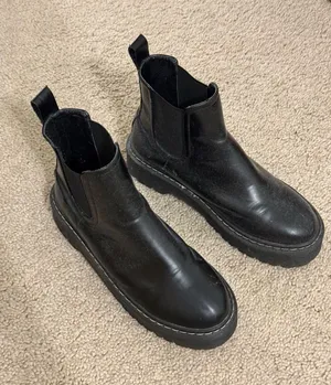 SheIn Women’s Black Chelsea Work Boots Worn and Used thumbnail 1