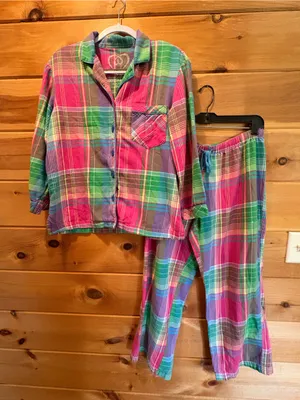 Victoria's Secret Pink, Green & Purple Plaid Flannel Pajama Set size Small thumbnail 1