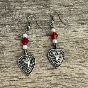 Silver Tone Heart Dangle Earrings w/ Red & White Beads Valentine’s Day thumbnail 4