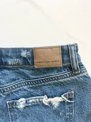 Women’s American Eagle Blue Denim High-Rise Ripped Mom Short - 00 thumbnail 5