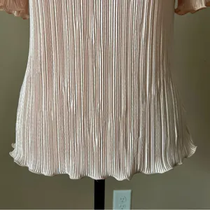 ANN TAYLOR | Baby Pink Crinkle Lettuce Hem Satin Blouse Sz M thumbnail 4