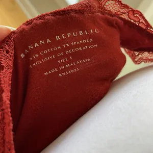Vintage Y2K Banana Republic Red Lace Trimmed Cami Tank Size Small thumbnail 4