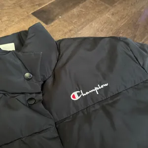 Champion black puffer damen jacket coat small thumbnail 3