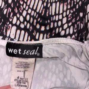 Wet Seal black & white geometric print tank top with tie front detail, size L thumbnail 2