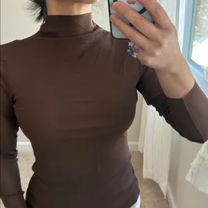 Espresso mock neck top. Xs/S Brown thumbnail 3