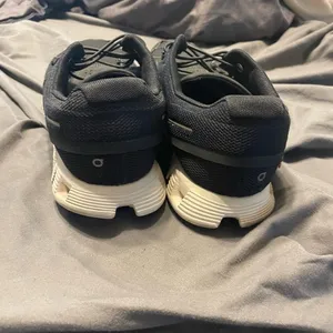 On Running women’s black Athletic running Shoes size 8.5 thumbnail 4
