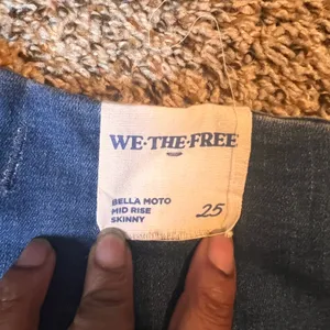 We The Free Bella Moto Mid Rise Skinny‎ Jeans Size 25 Women's Blue Denim thumbnail 8