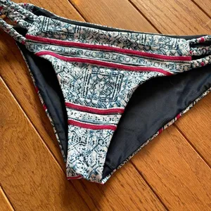 Frankie’s Bikinis‎ Bottom thumbnail 6