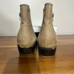 Lucky‎ Brand Womens Size 6.5 M Beige Leather Zip Ankle Fashion Boots thumbnail 4