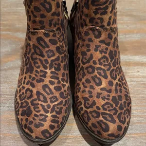 Sun +‎ Stone Leopard Print Ankle Booties Brown Side Zip Size 6 NIB thumbnail 7