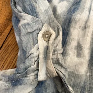 Billabong Tie Dye Rayon Dolphin Shorts‎ Women's Size S Blue White Casual Beach thumbnail 4