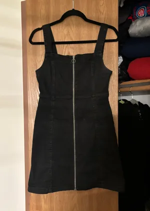 Black Dress Size 6 thumbnail 1