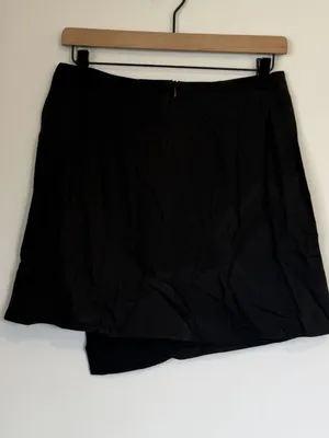 NWT Cupshe Black Asymmetrical Mini Skirt - Size: Medium thumbnail 5