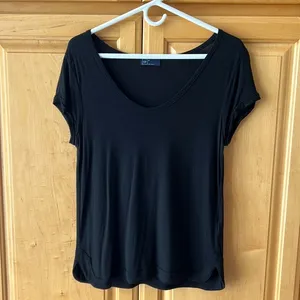 Gap Women’s Short Sleeve Black Tee thumbnail 1