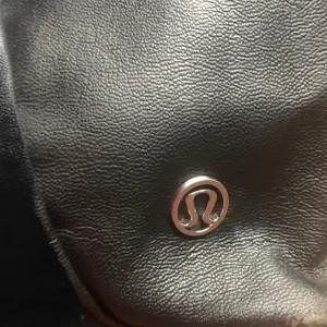 Lululemon Om The Day Bag Reflective In Black | Animal Jacquard Pre-Loved thumbnail 6