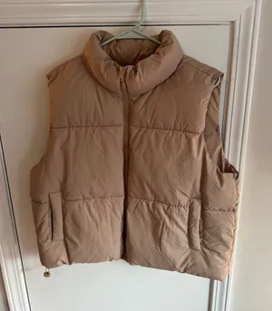 Amazon puffer vest  thumbnail 1