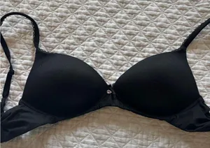 Victoria’s Secret Black No-Wire 32D Bra thumbnail 1