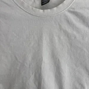 Dazy White Short Sleeve Cropped Baby Tee Slim Fit Crew Neck Size M thumbnail 5