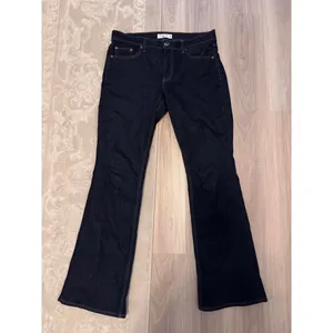 Abercrombie Mid Rise Bootcut Jean Size 31L thumbnail 7