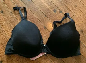 Victoria’s Secret black wear everywhere t-shirt 34C bra thumbnail 1