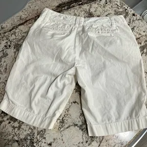 Women’s Ann Taylor White Bermuda Shorts Size 0 thumbnail 2