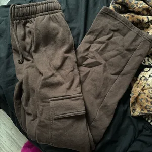 xs garage brown cargo sweatpants thumbnail 3