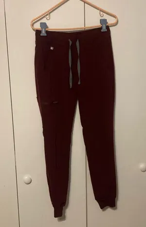 Figs Zamora Jogger Style Scrub Pants Women’s Size XS, 5 Pockets Wine Color thumbnail 1
