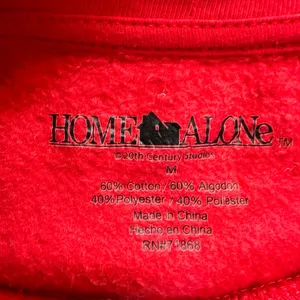 Home Alone 'Merry Christmas Ya Filthy‎ Animal' Medium Red Crop long sleeve thumbnail 5