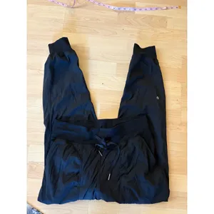 LULULEMON Dance Studio Jogger In Black‎ Size 8 thumbnail 2