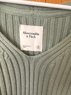 Abercrombie Sweater thumbnail 2
