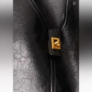 ASOS - NWT faux leather black tote bag with gold lock detail thumbnail 3