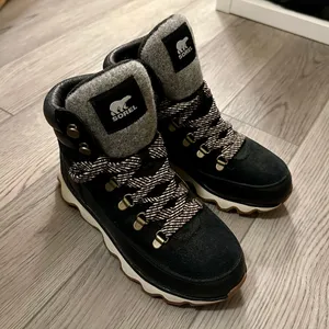 Winter Boots thumbnail 1