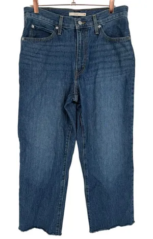 Levi’s Women’s 94 Baggy Cropped Raw Hem‎ Jeans Size 30 thumbnail 1